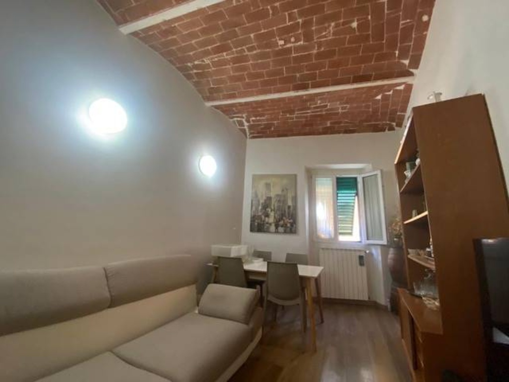Quadrilocale a Prato, 1 bagno, arredato, 80 m², 1° piano in vendita