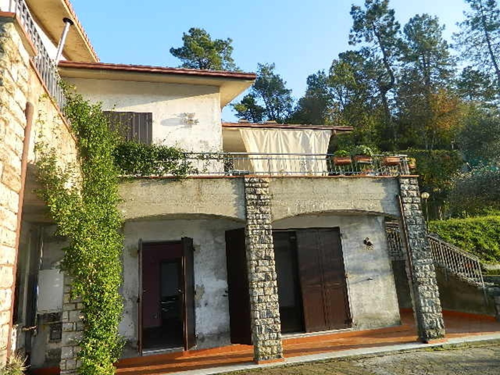 Casa indipendente a Vezzano Ligure, 10 locali, posto auto, 350 m²