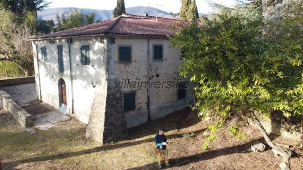 Casa semindipendente a Fivizzano, 15 locali, 2 bagni, giardino privato
