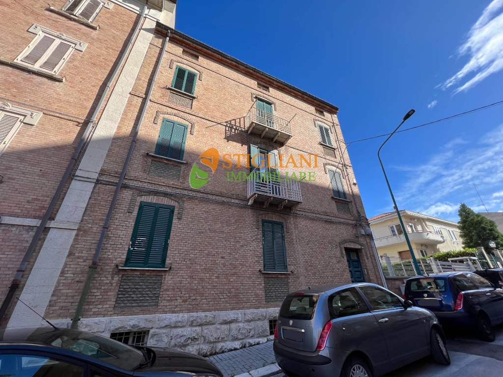 Appartamento in Via Trento, Campobasso, 8 locali, 2 bagni, posto auto