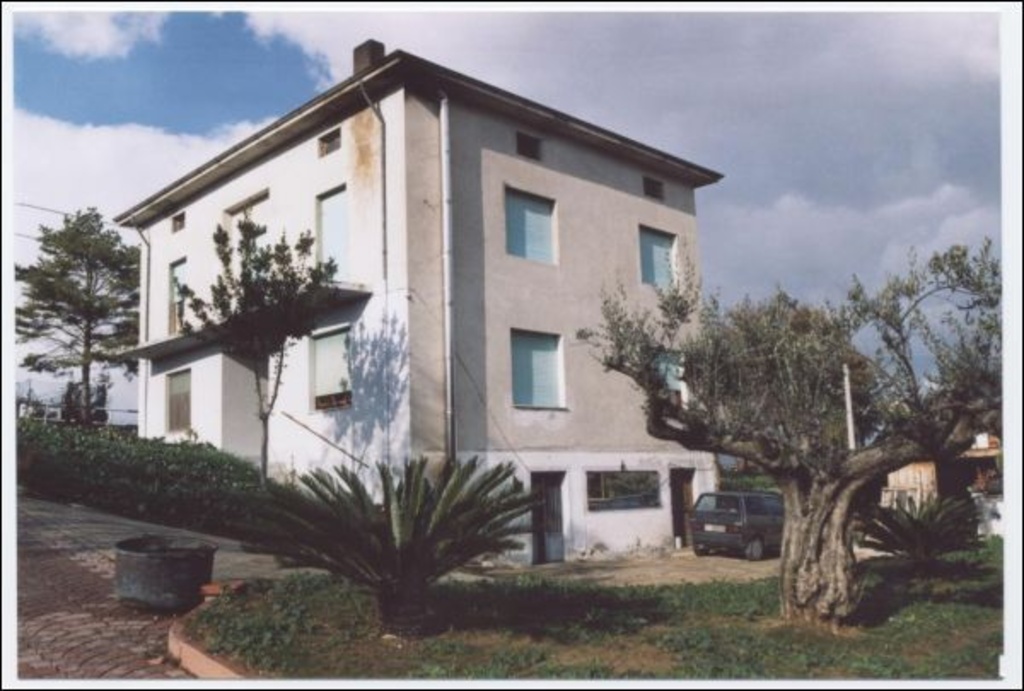 Casa indipendente a Castel Frentano, 8 locali, 1 bagno, 280 m²