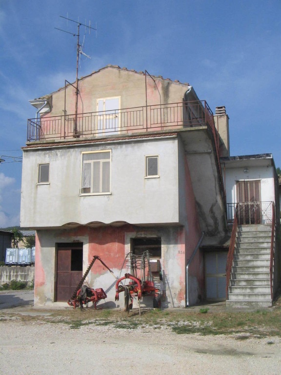 Casa indipendente a Guardiagrele, 3 locali, 1 bagno, 80 m², camino