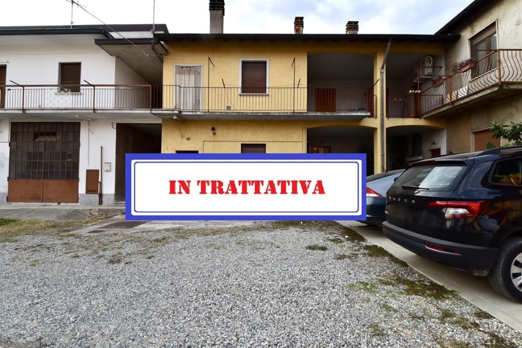 Trilocale in Via Fratelli Casati, Limbiate, 1 bagno, con box, 105 m²