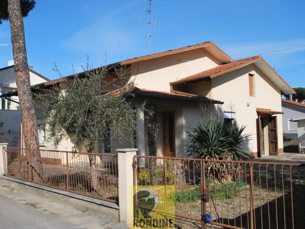 Casa indipendente a Cervia, 5 locali, 1 bagno, con box, 158 m²