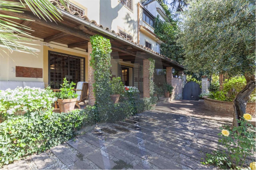 Appartamento in Via Italo Panattoni 124, Roma, 10 locali, 7 bagni