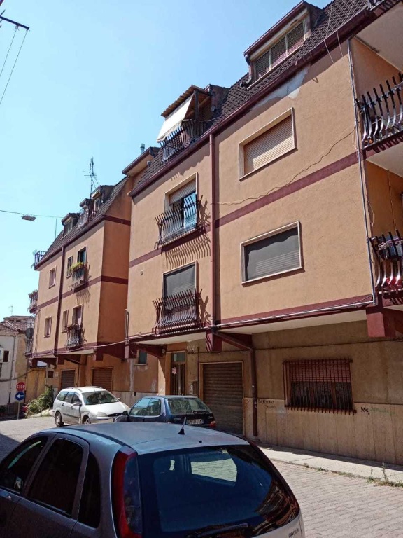 Appartamento a Spezzano Albanese, 5 locali, 129 m², stato discreto