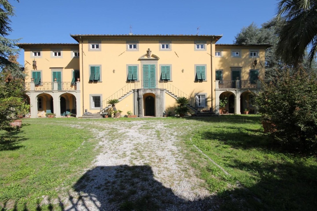 Villa a Lucca, 22 locali, 7 bagni, giardino privato, posto auto