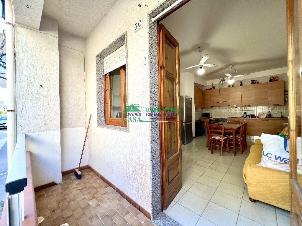 Trilocale in Via Cagliari, Scicli, 2 bagni, arredato, 100 m²