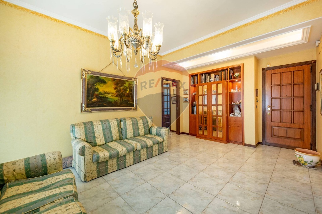 Appartamento in Viale Vittorio Veneto, Catania, 7 locali, 2 bagni
