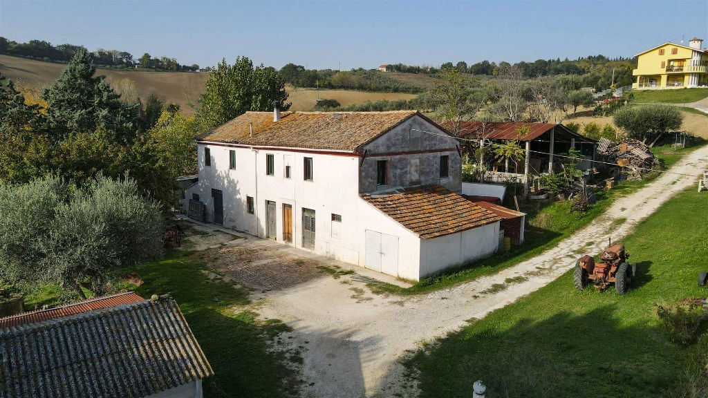 Casa indipendente in Via metrano 18, Monte San Vito, 16 locali, 320 m²