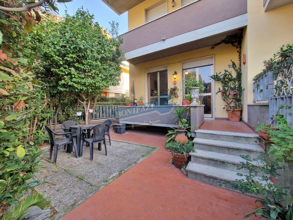 Casa indipendente a Viareggio, 3 locali, 2 bagni, giardino privato