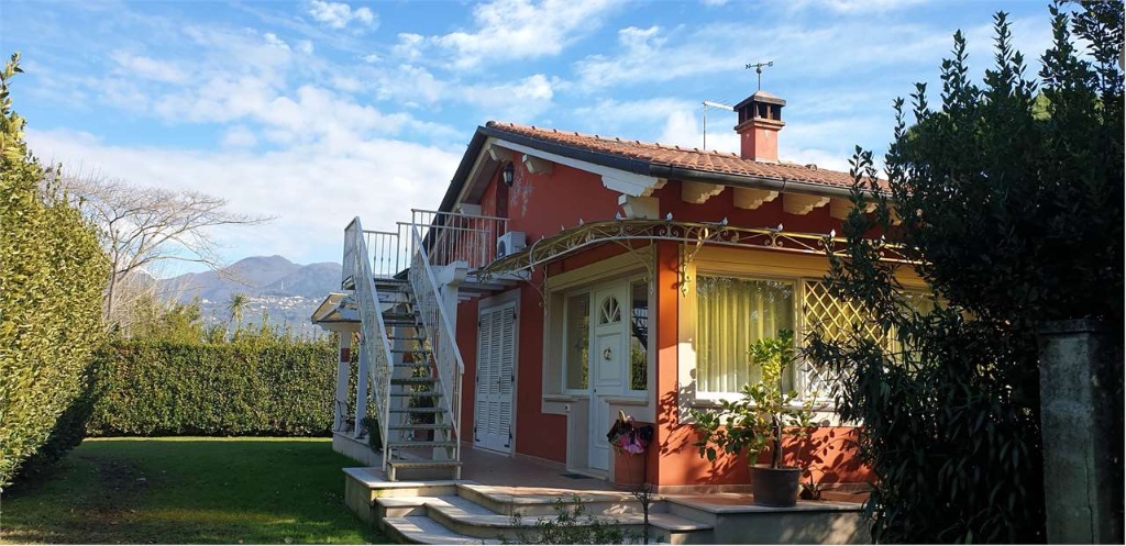 Villa in Via Setteponti, Pietrasanta, 6 locali, 2 bagni, arredato