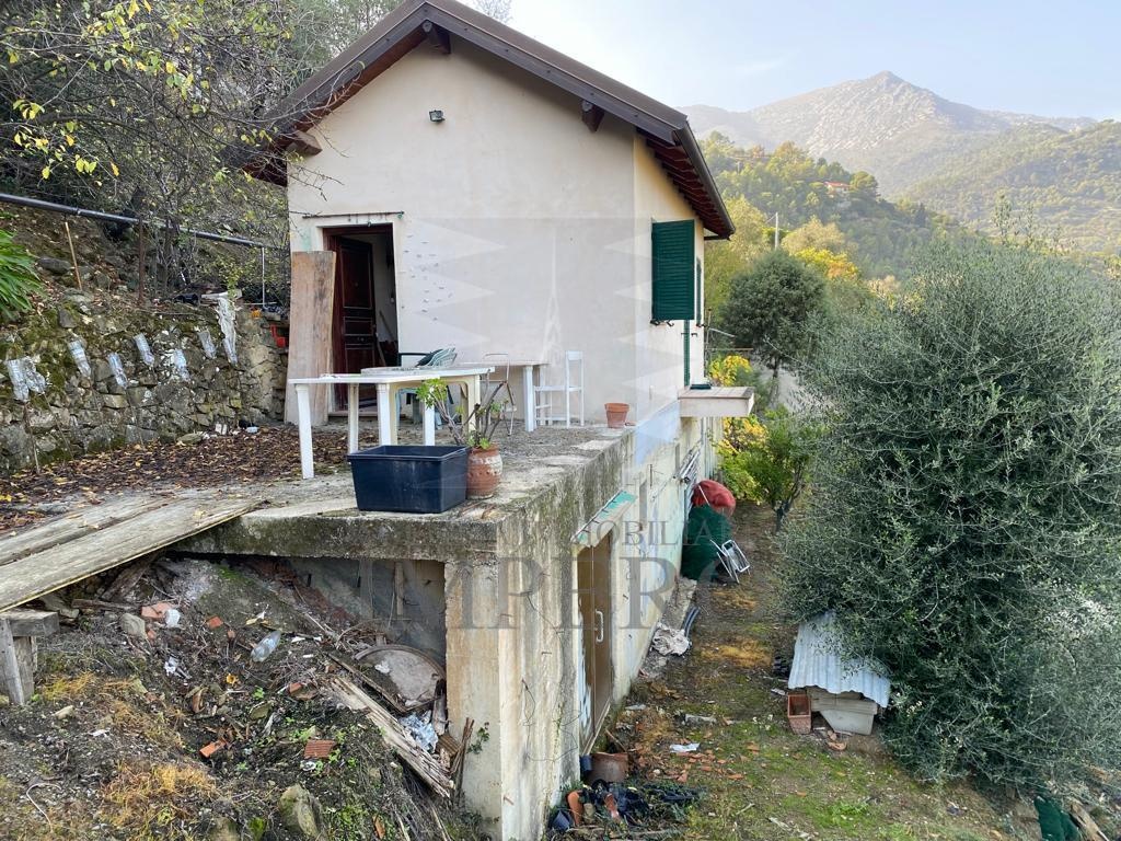 casa semindipendente in vendita a Ventimiglia in zona Latte