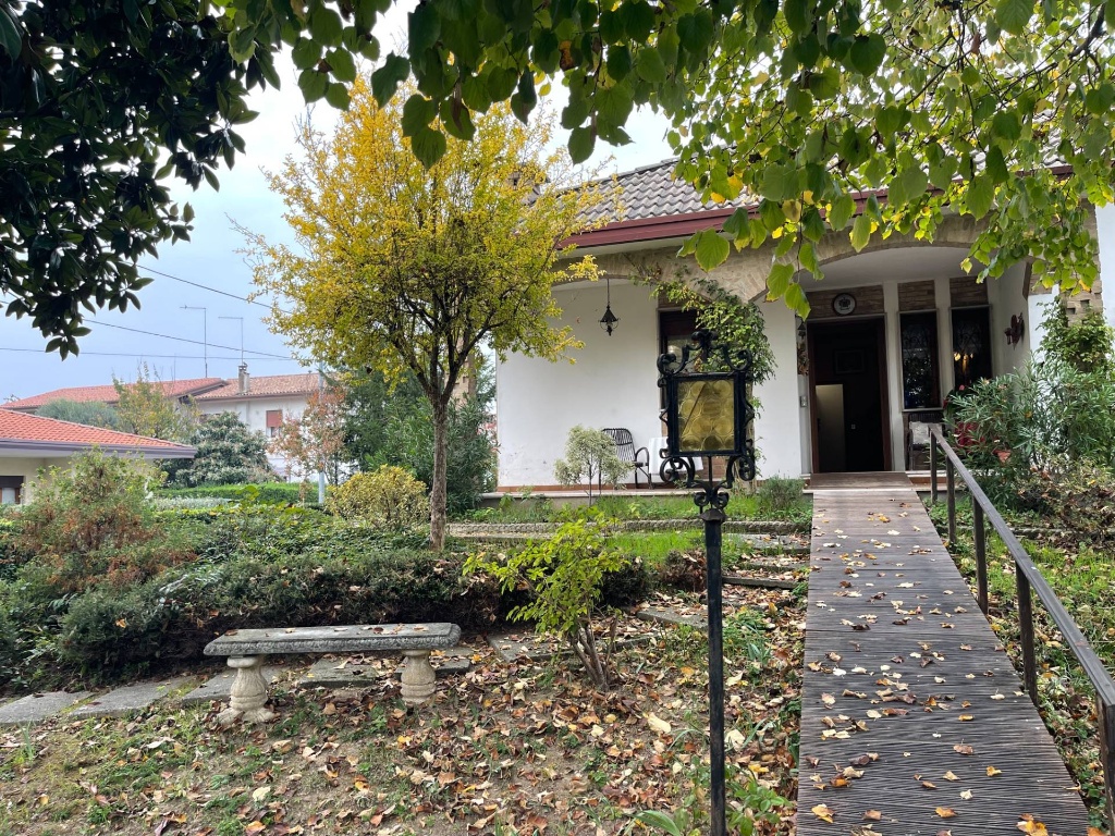 Casa indipendente in Via Giacinto Gallina, Roncade, 9 locali, 3 bagni