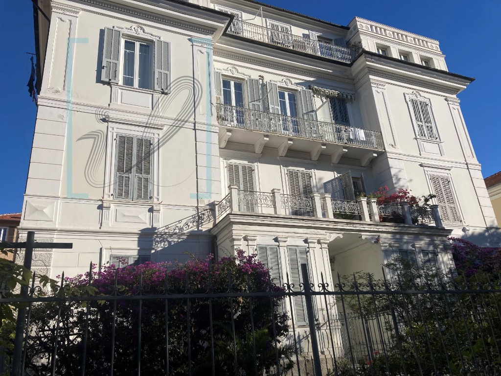 Appartamento in Viale martiri della libertà, Albenga, 6 locali, 140 m²