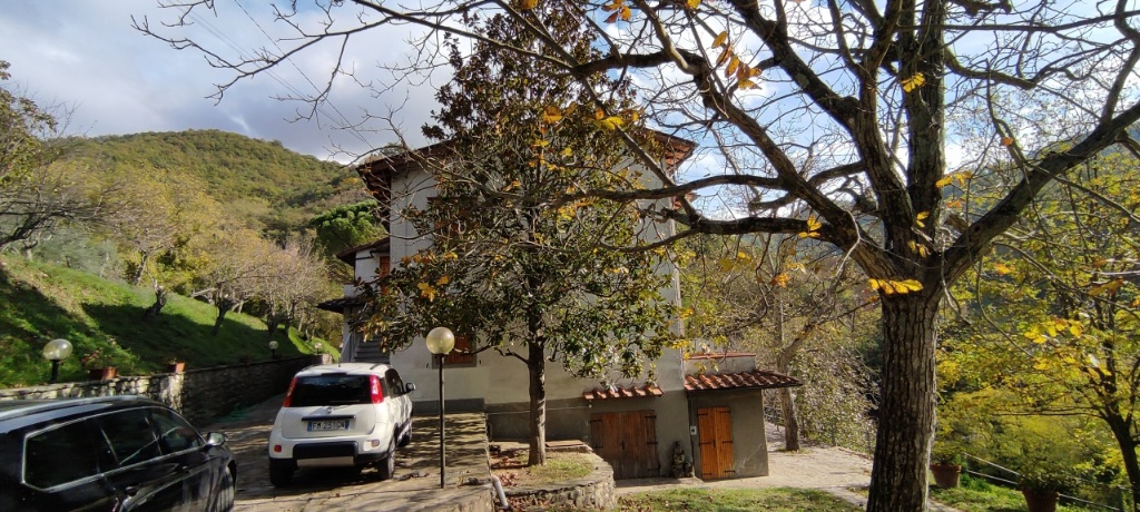Villa a Vicchio, 6 locali, giardino privato, posto auto, 130 m²