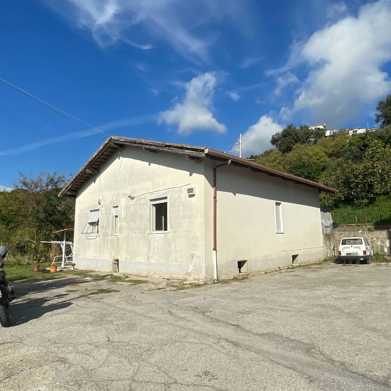 Casa indipendente in Via Casa Fasulo 8, Salerno, 4 locali, 2 bagni