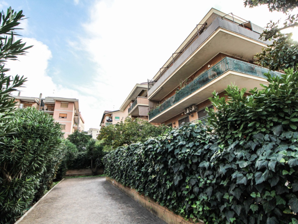 Appartamento in Via Mattia Battistini, Roma, 2 bagni, 105 m², 3° piano