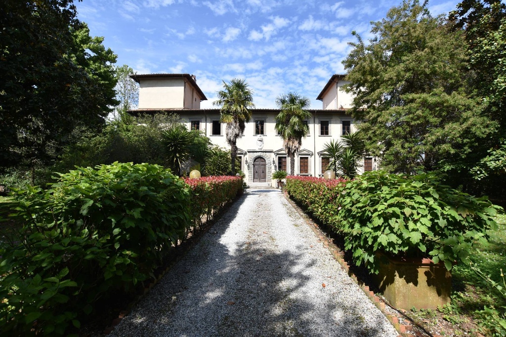 Villa singola in Via Camillo Benso Conte Di Cavour, San Giuliano Terme