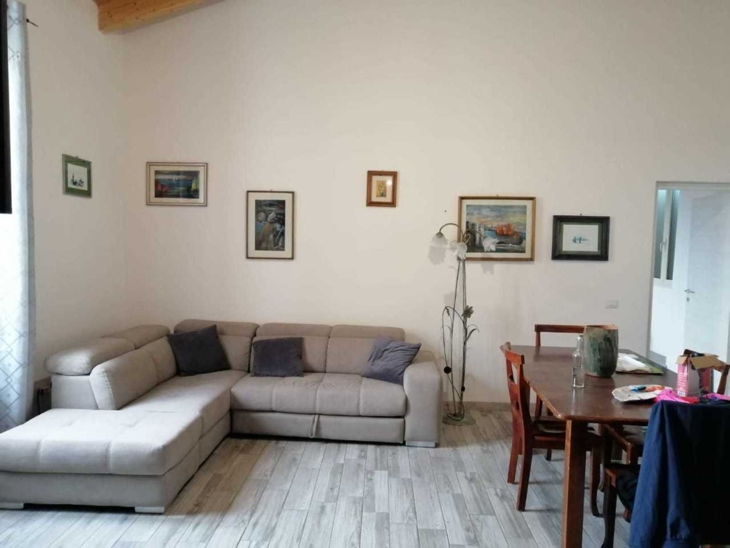 Appartamento a Sassari, 7 locali, 1 bagno, 166 m², aria condizionata