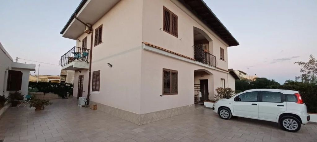 Villa in Via pegaso, Siracusa, 5 locali, porta blindata, ottimo stato