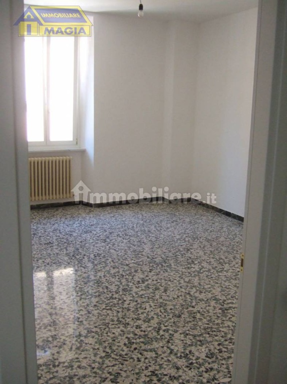 Appartamento ad Ascoli Piceno, 5 locali, 1 bagno, 125 m², 1° piano