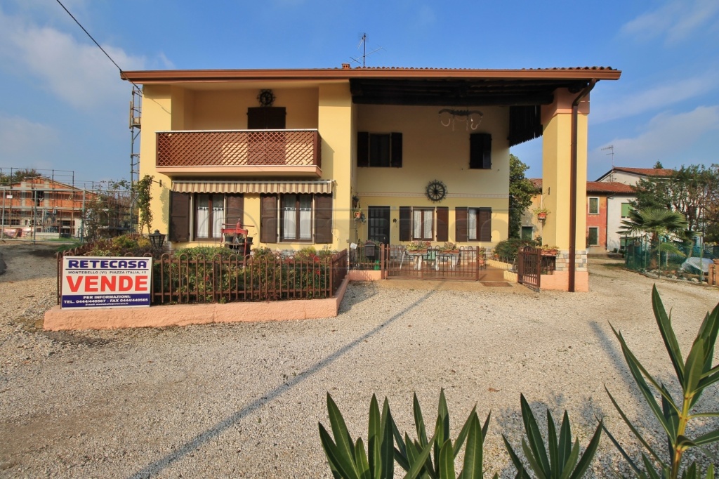 Villa singola in VIA PEROSA 34, Montebello Vicentino, 8 locali, garage