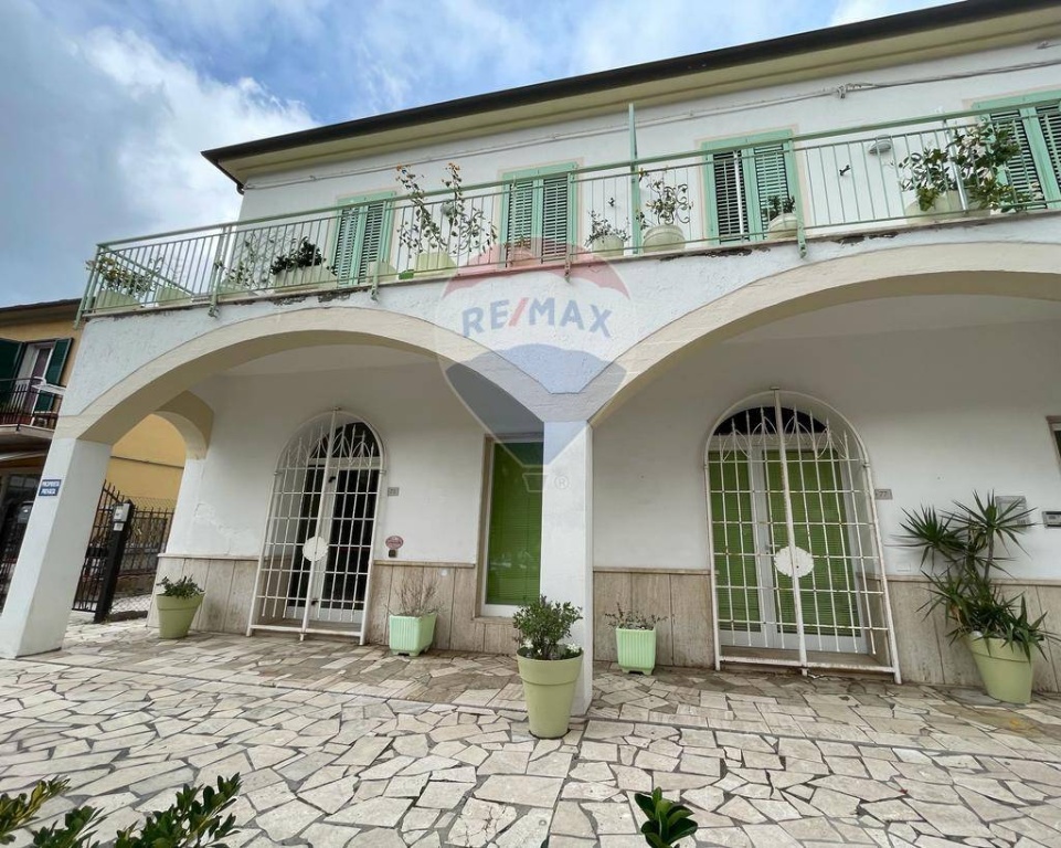 Casa indipendente a Orbetello, 10 locali, 4 bagni, 220 m² in vendita