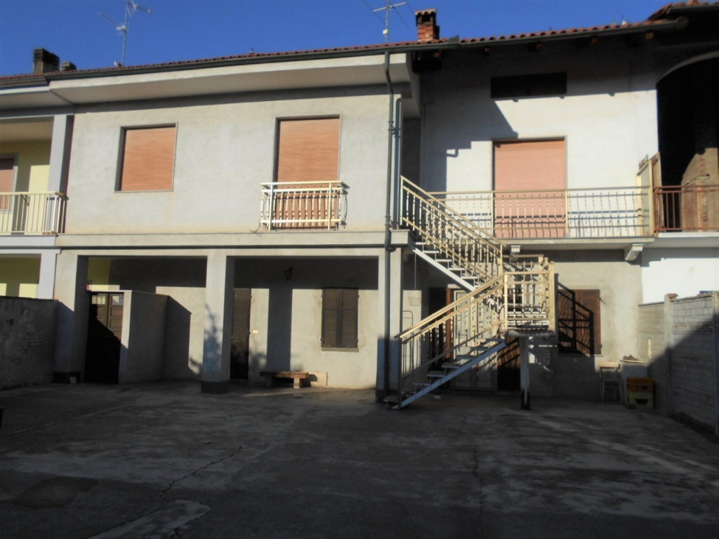Casa indipendente in Via Ludovico Drebertelli, Borgo d'Ale, 6 locali
