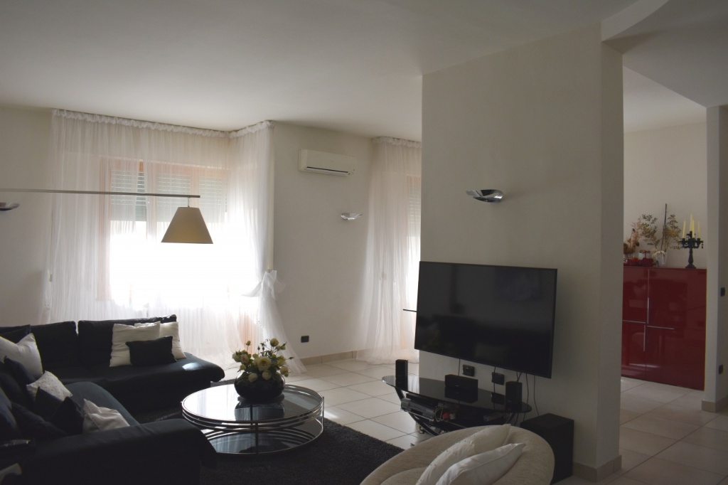 Appartamento a Gambassi Terme, 6 locali, 2 bagni, 110 m², 2° piano