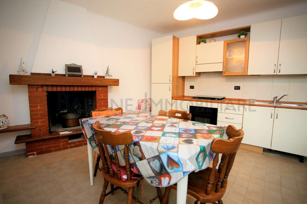 Appartamento in Via milazzo, Carrara, 5 locali, 1 bagno, 90 m²
