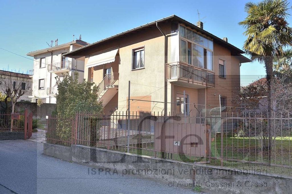 Casa indipendente in Via Lombardia 57, Ispra, 6 locali, 2 bagni