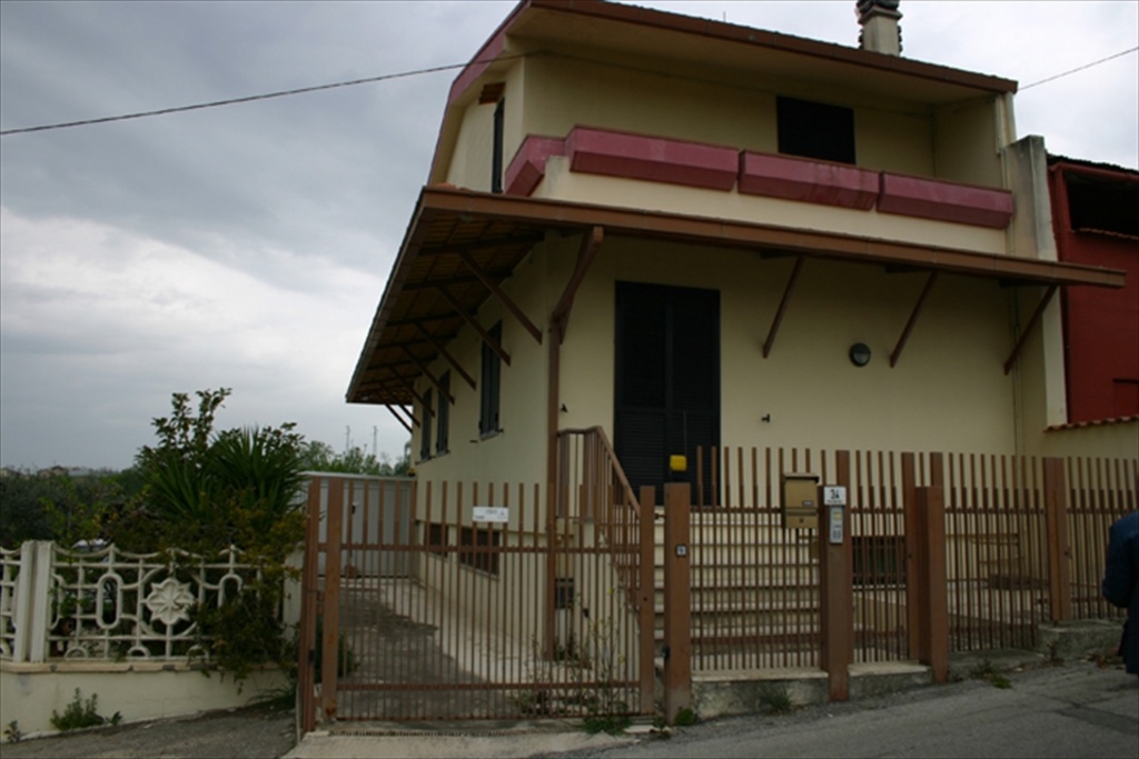Casa indipendente in Via San Salvatore 34, Chieti, 4 locali, 2 bagni