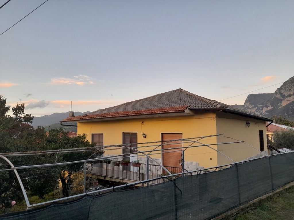 Casa indipendente in Monte di Eboli, Eboli, 4 locali, 1 bagno, 200 m²