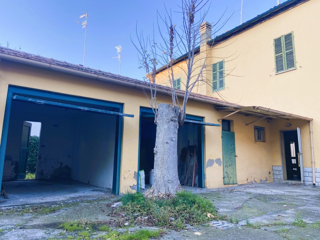Casa indipendente in Carso, Ravenna, 8 locali, 3 bagni, posto auto