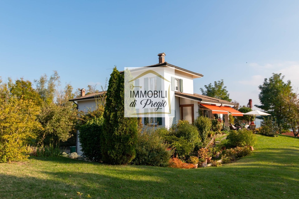 Villa singola in Strada Monte Rosso, Neviano degli Arduini, 5 locali