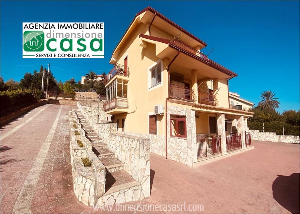 Villa a schiera in Via Due Fontane 117, Caltanissetta, 16 locali