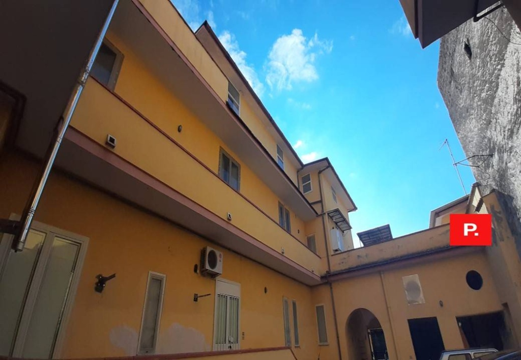 Casa indipendente in Via Latina, Santa Maria Capua Vetere, 8 locali