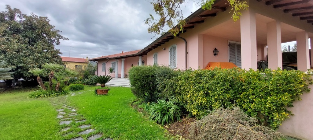 Villa in Via Morucciola 23BIS, Luni, 11 locali, 4 bagni, garage