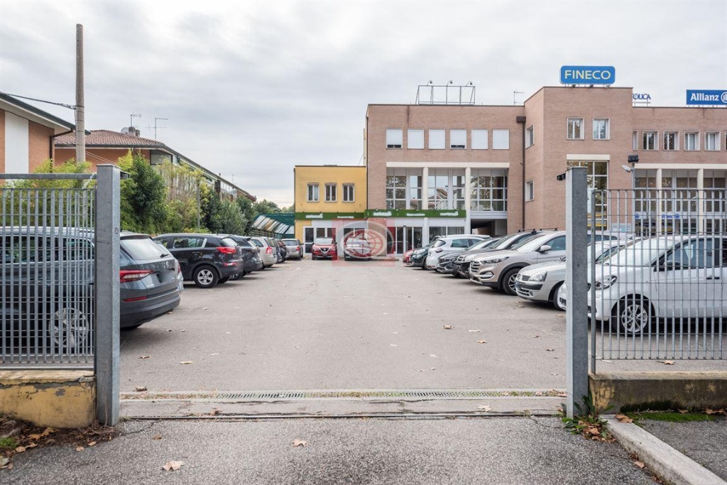 negozio in vendita a Cesena in zona Marcorano