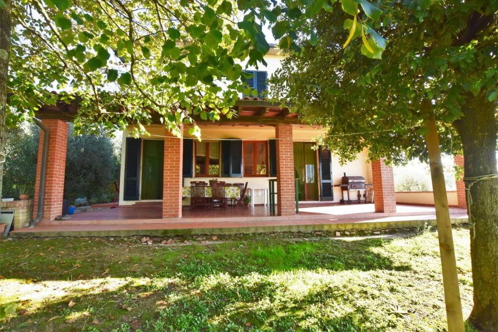 Villa a Castelfiorentino, 7 locali, 2 bagni, giardino privato, 250 m²