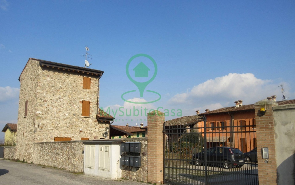 Villa a schiera in Via Spade, Solferino, 4 locali, 2 bagni, 110 m²