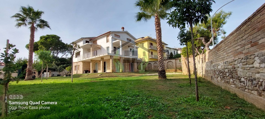 Villa singola in Via Cilea, Grottammare, 15 locali, 8 bagni, 500 m²