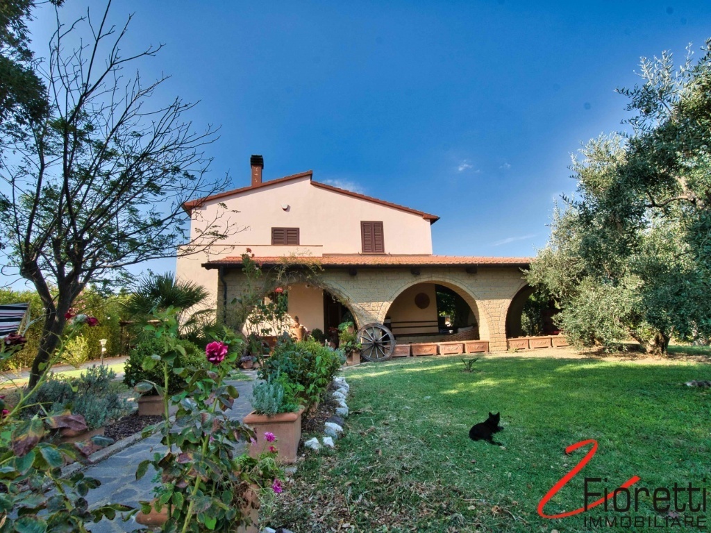 Villa a Piombino, 8 locali, 2 bagni, giardino privato, 190 m²