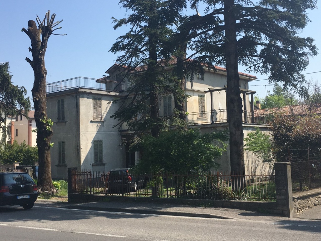 Villa singola a Sala Baganza, 10 locali, 3 bagni, posto auto, 450 m²