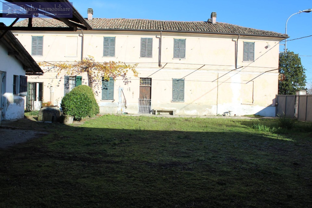 Casa indipendente in Via Roma, Castelletto di Branduzzo, 7 locali