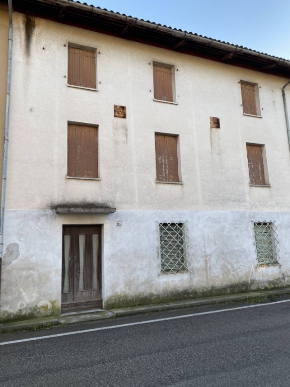 Casa indipendente in Via Emilia, Udine, 6 locali, 2 bagni, 215 m²