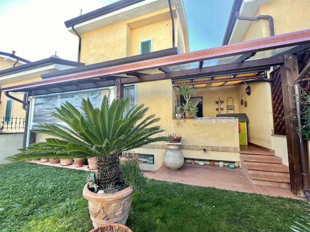 Villa a schiera a Castelnuovo Magra, 5 locali, 3 bagni, 120 m²