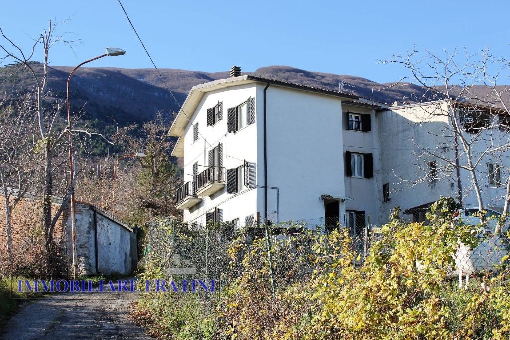 Casa indipendente a Civitella del Tronto, 6 locali, 3 bagni, 90 m²