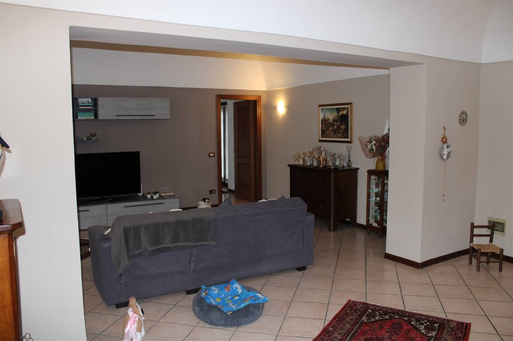 Appartamento in Via XX Settembre 21, Vercelli, 6 locali, 1 bagno